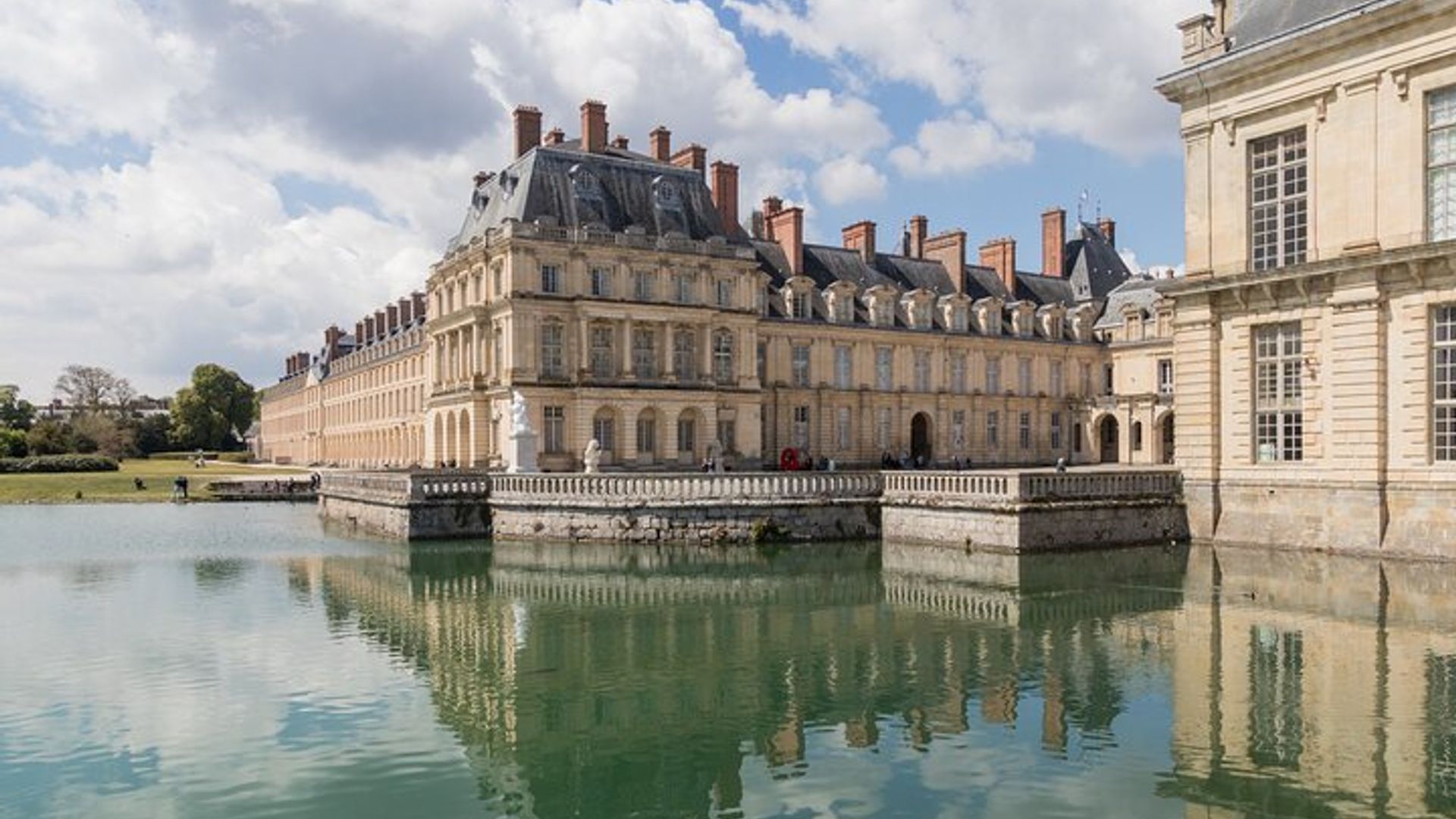 Visite privée du Château DE Fontainebleau au départ de Paris avec entrée