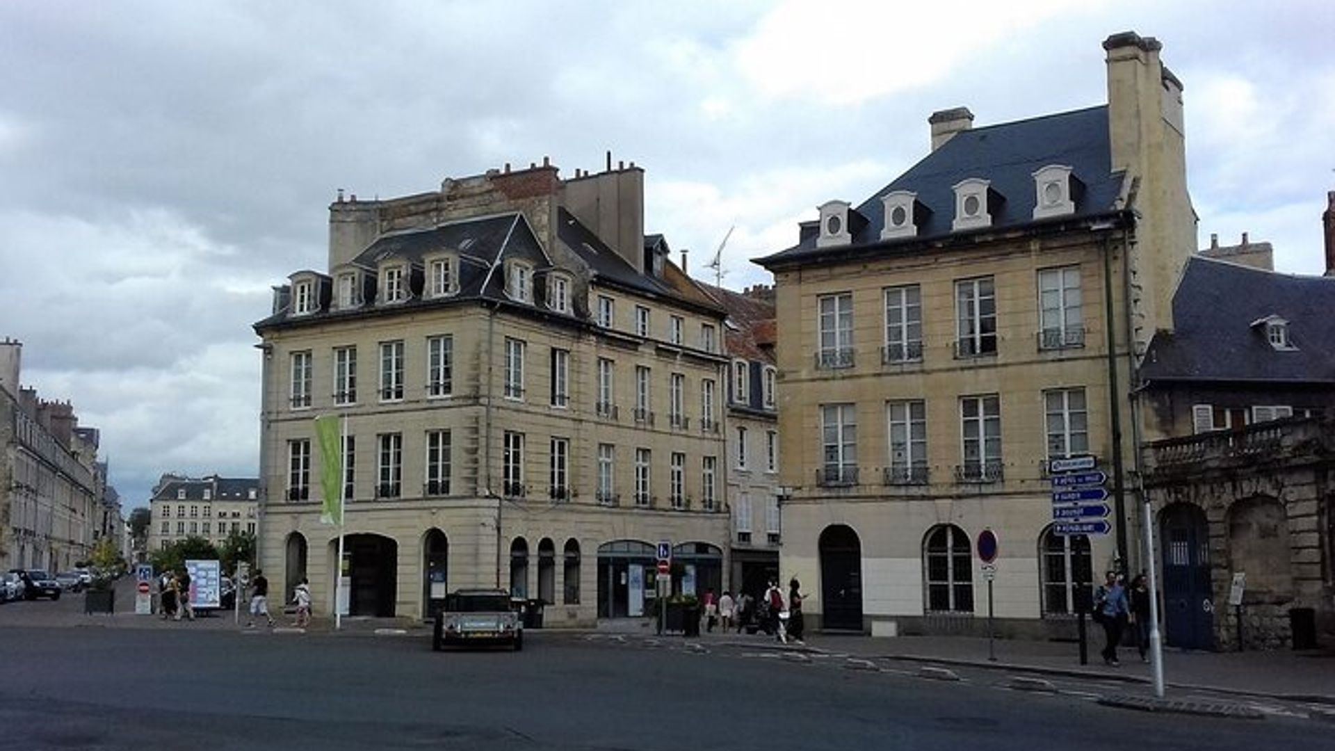 Excursión a pie privada a Caen con un local