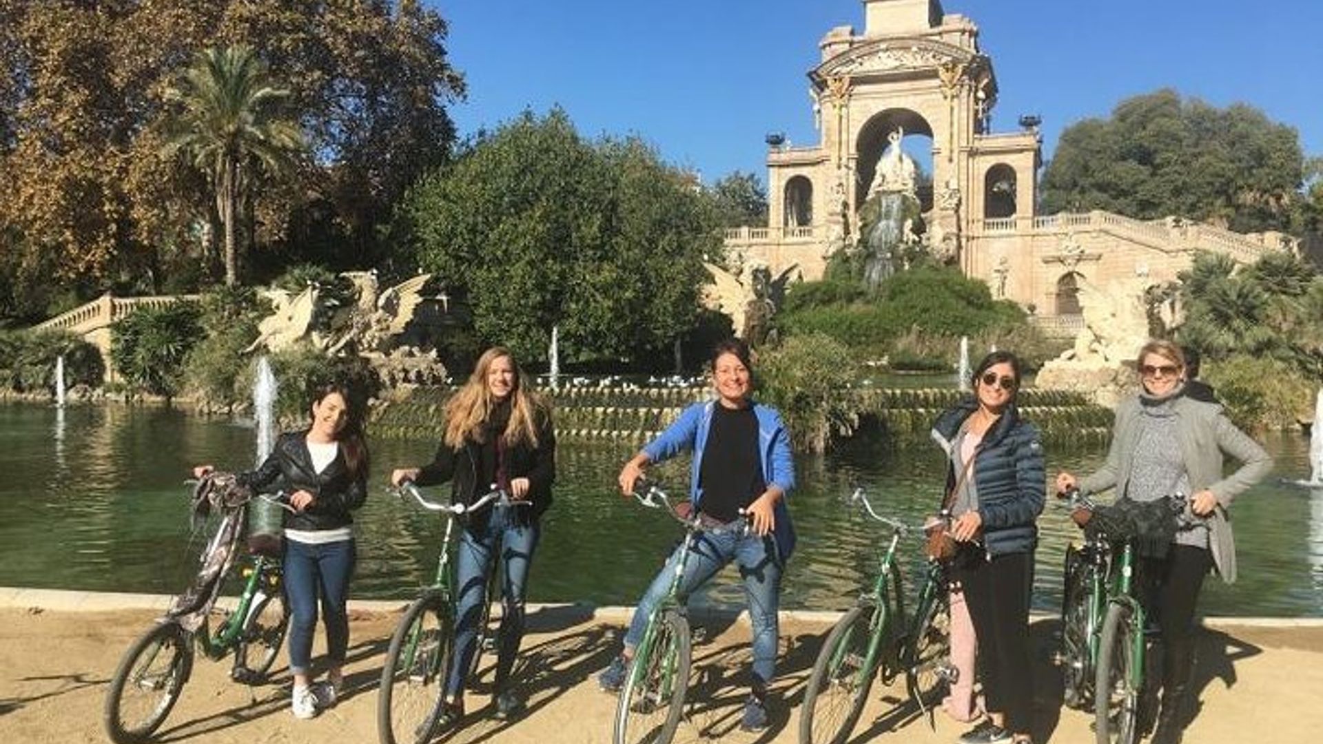 Barcelona: Evening Small-Group Bike Tour With Cava