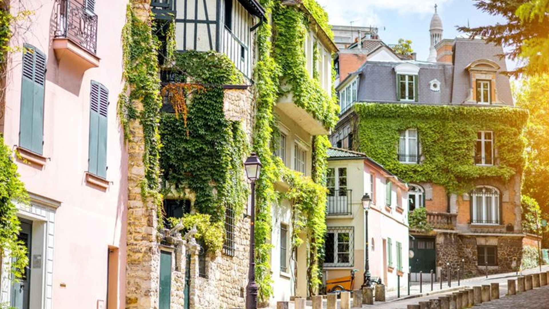 Private Montmartre With Wine Tasting Guided Experience