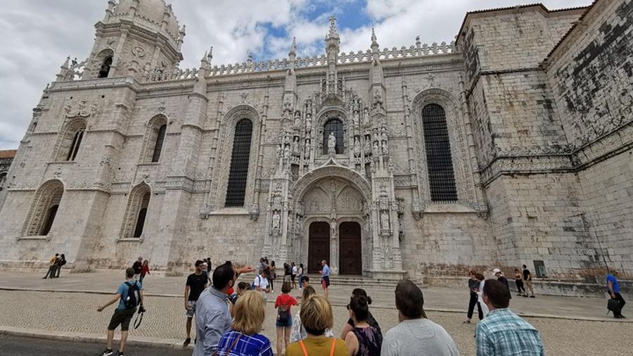 Porto to Lisbon Private Transfer: Scenic Heritage Stops