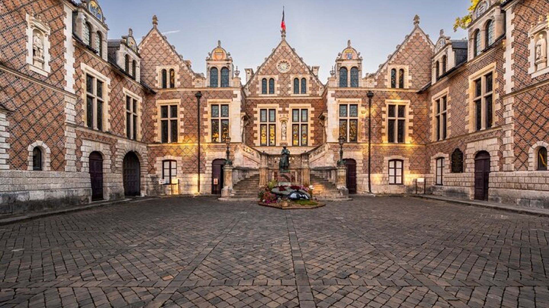 Orleans: Visita a pie con audioguía, 1 hora y 50 minutos y 23 audiocomentarios.