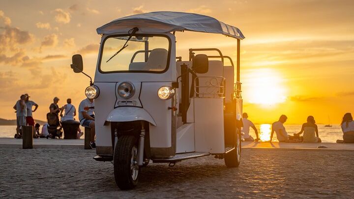Zadar: Private Tuk-Tuk City Tour With Winery and Pickup