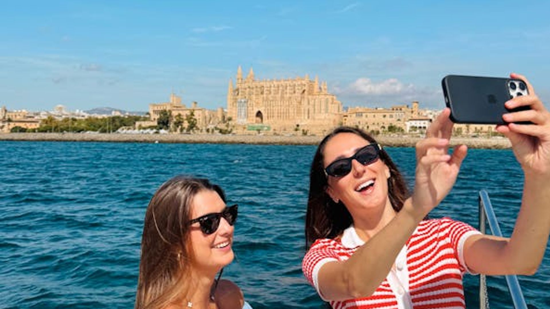 Audio-guided boat tour of Palma's iconic sights