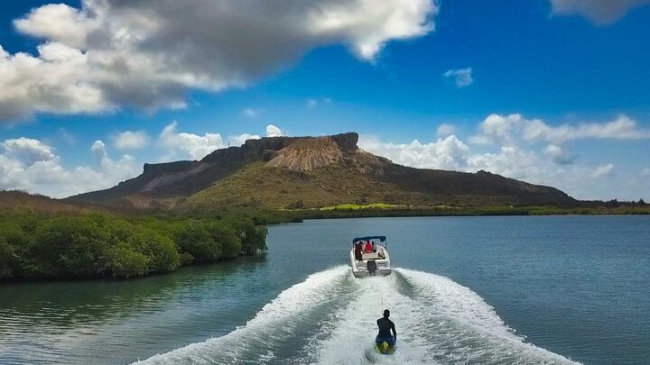 Curacao Private Boat Tour: Spanish Waters Swim Stop & Boarding