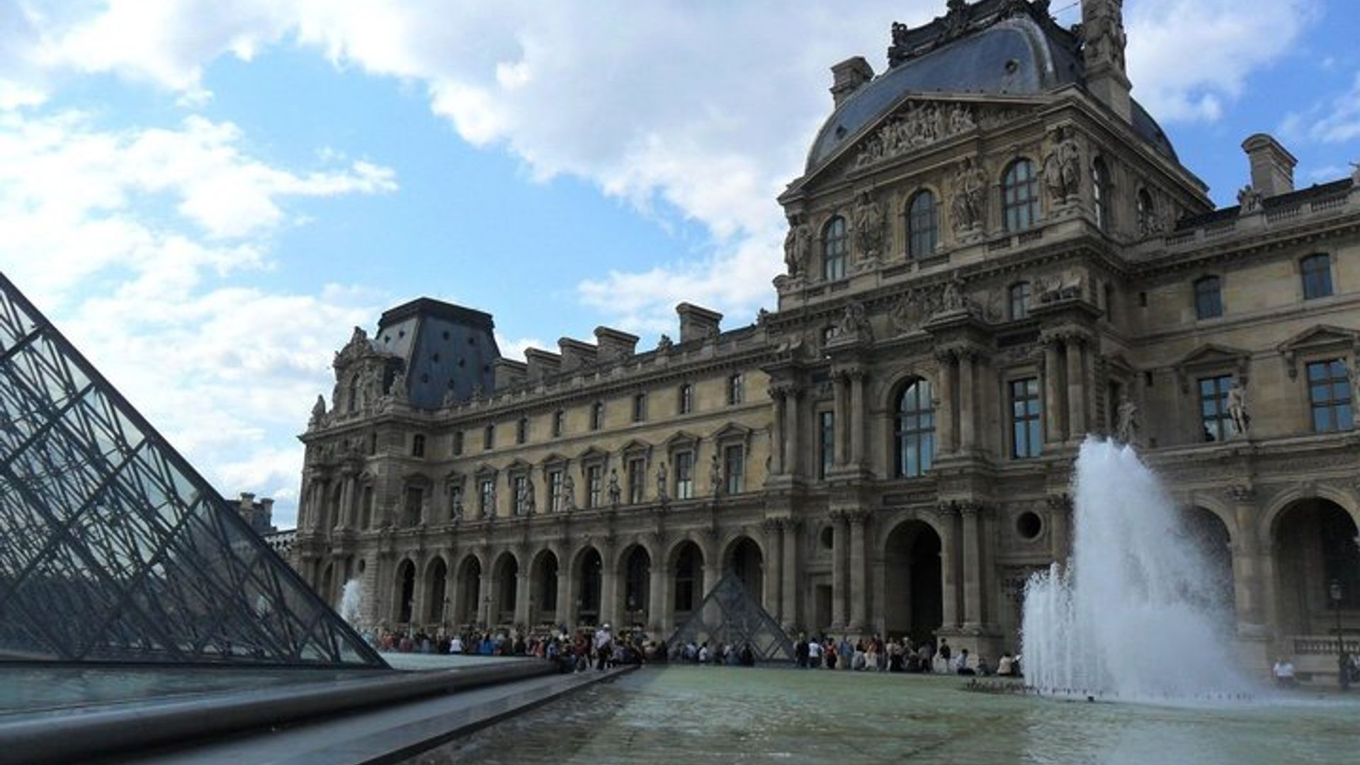 Louvre Museum & Mona Lisa Guided Tour with Reserved Entry