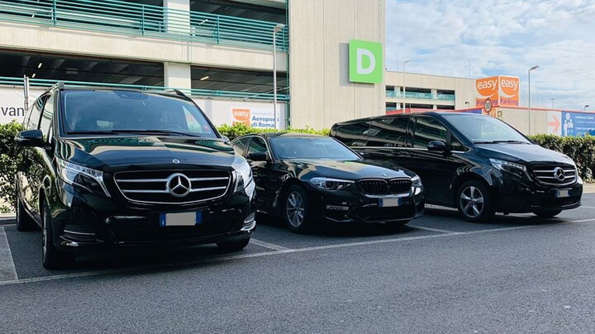 Privater Transfer vom Hotel zum internationalen Flughafen Istanbul (IST).