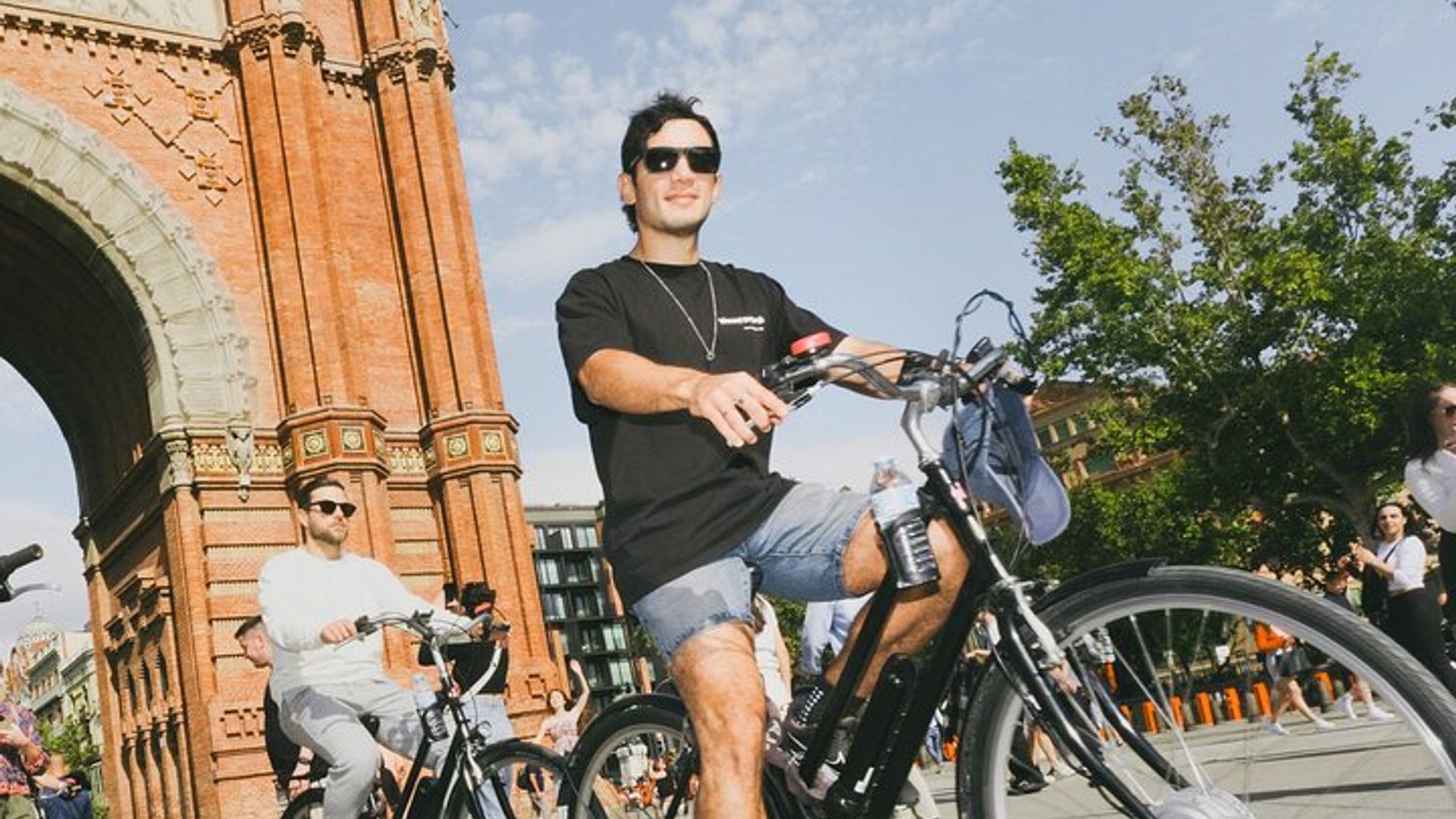 Barcelona E-Bike Tour in kleiner Gruppe : Erkunden Sie mit Ortskundiger Reiseleiter
