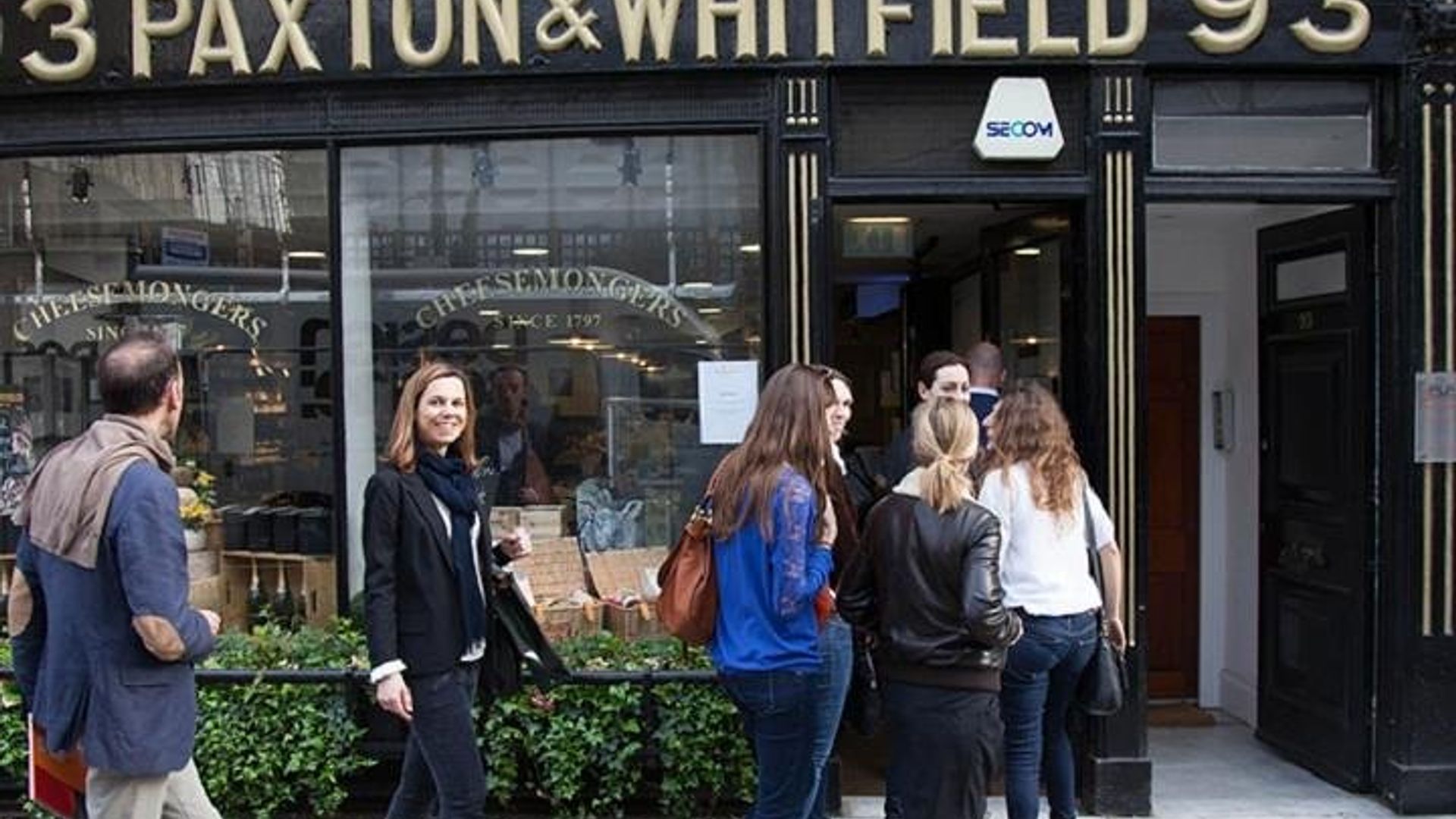 Royal English Walking Food Tour With London Food Tours image 3