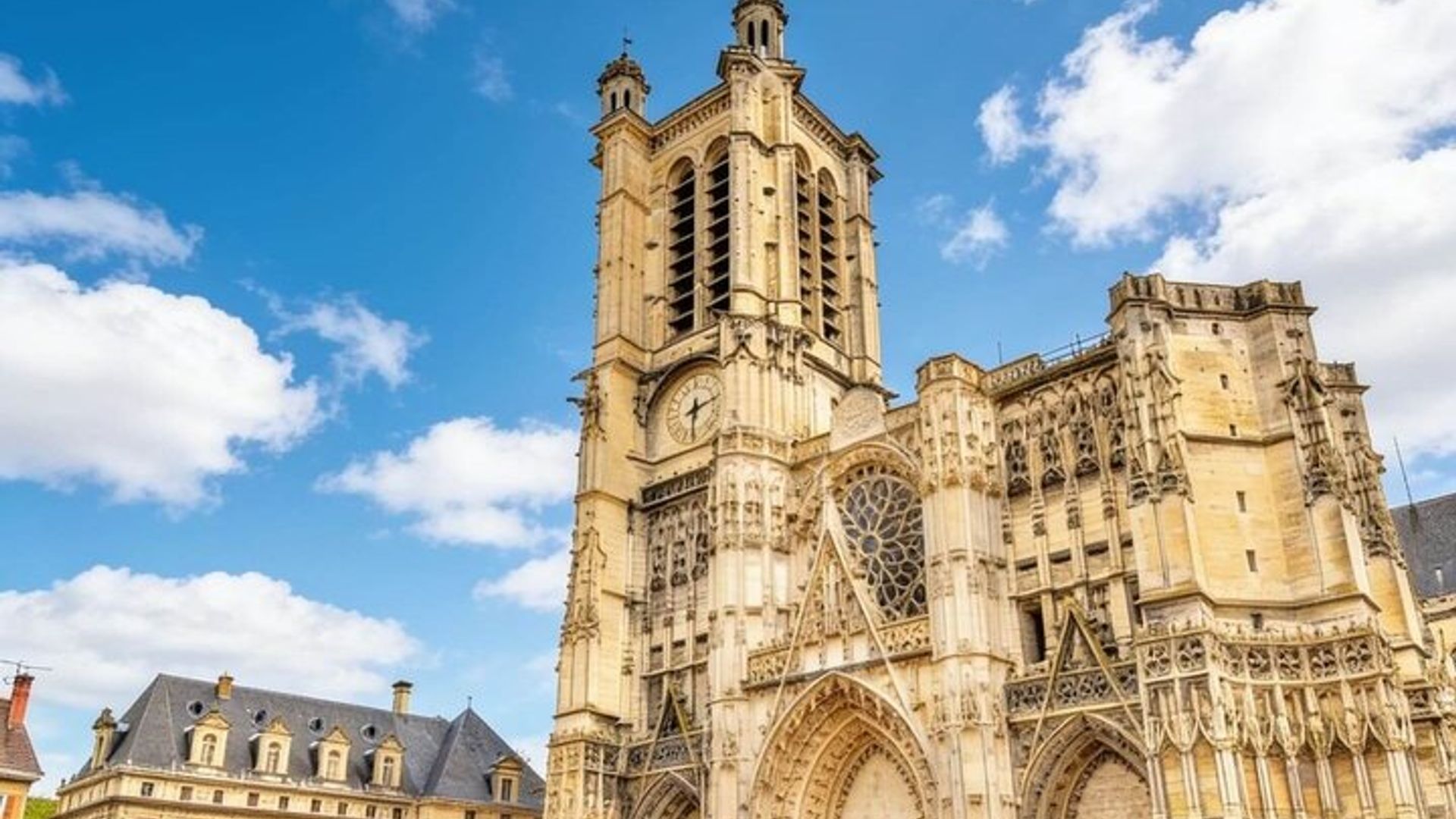 Hello Troyes: Private 2-Hour Intro City Walk with Local Guide