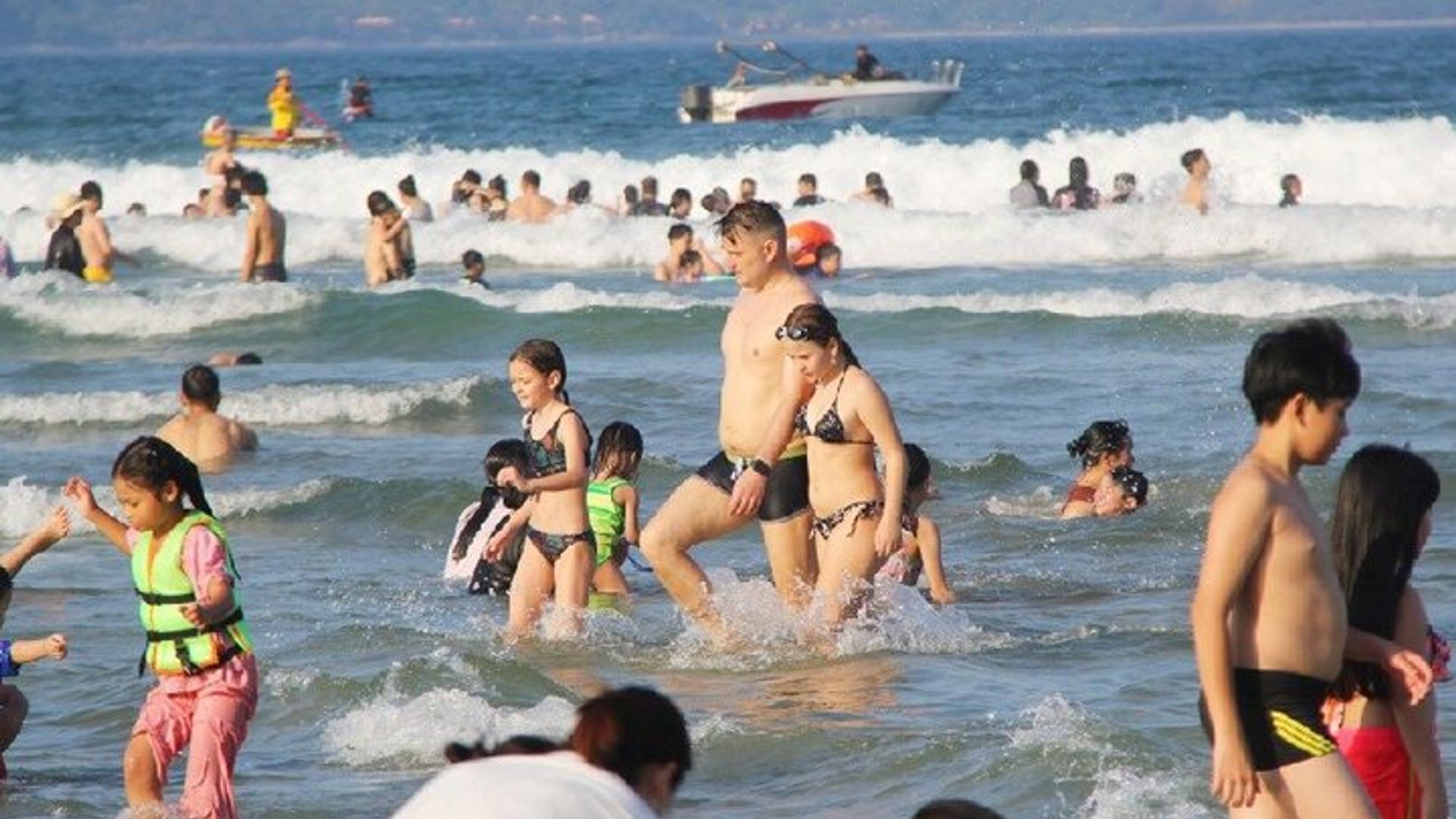 Vung Tau Beach Day Trip from Ho Chi Minh City with Lunch