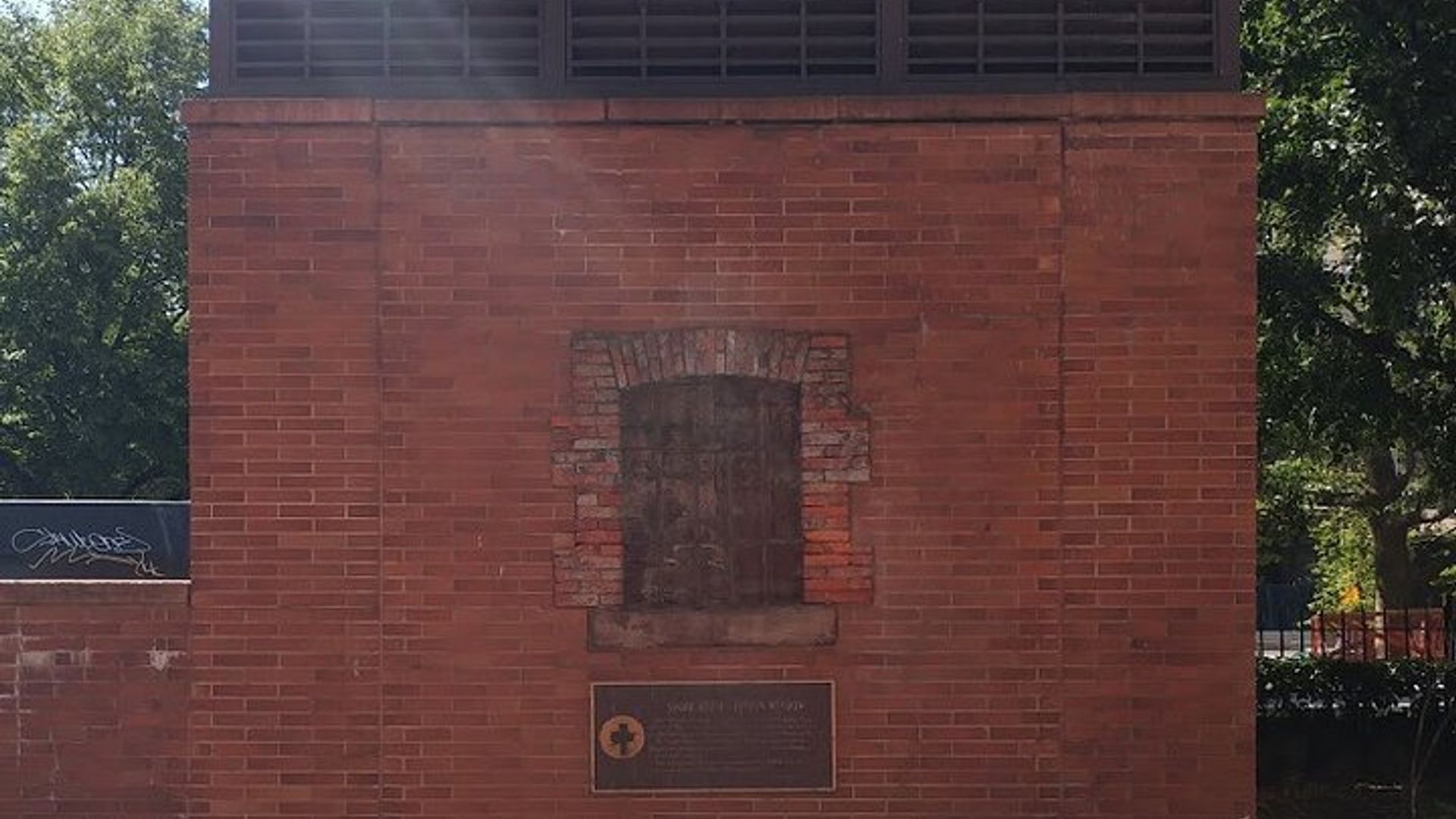 Death in New York Walking Tour image 3