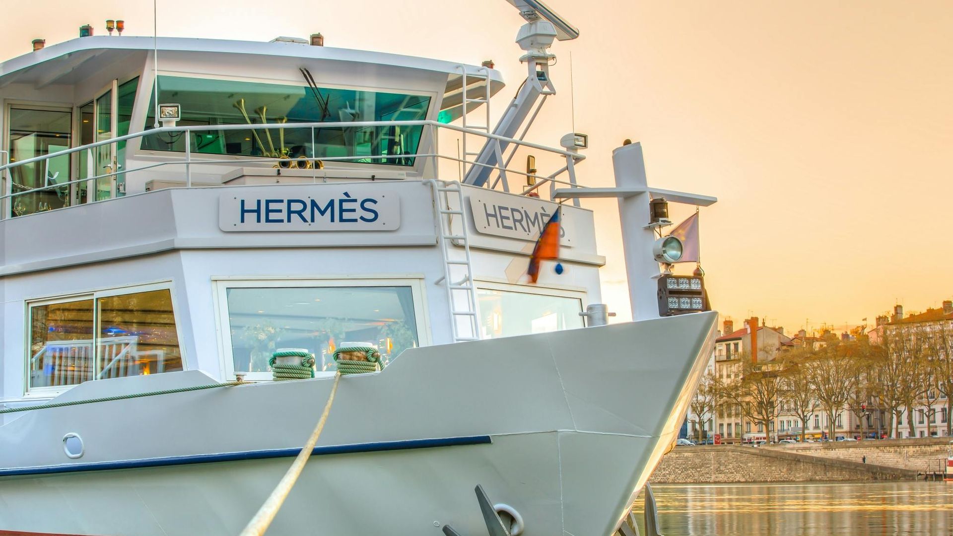 Lyon dinner cruise on the Hermès restaurant boat