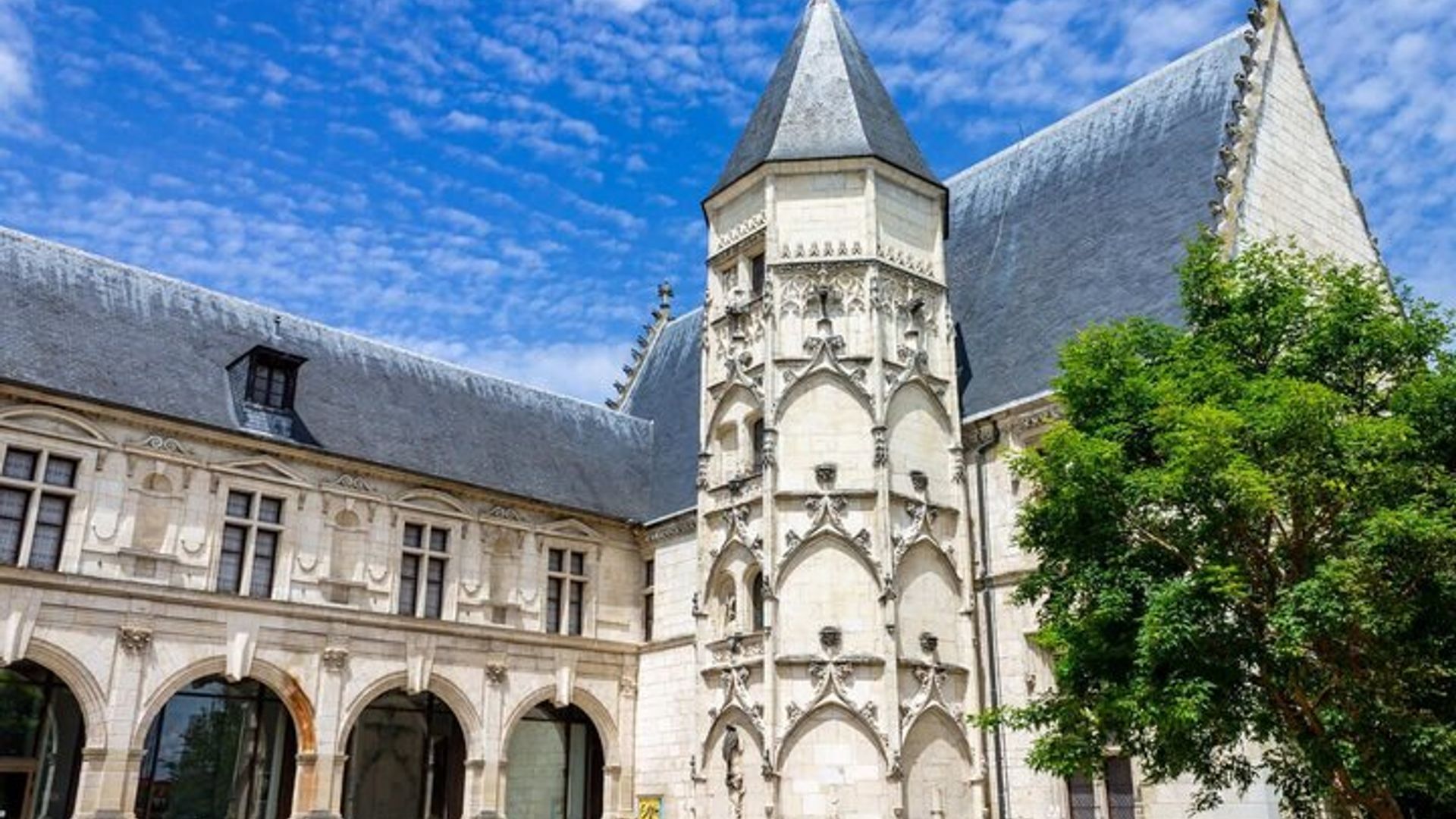 Bonjour Bourges : Privé 2 - Heure Intro City Walk avec Guide Local