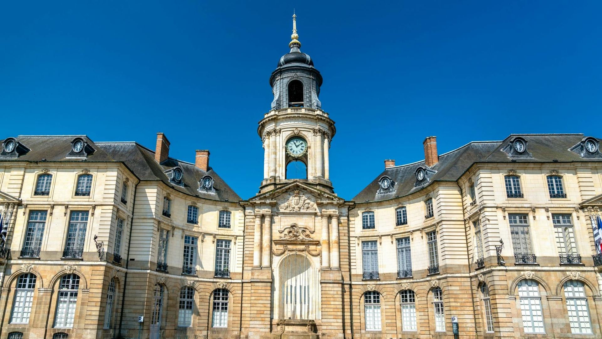 Rennes 2-hour introductory walking tour with a local