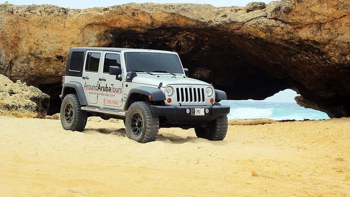 Day Trip by Private Jeep to the Highlights of Aruba