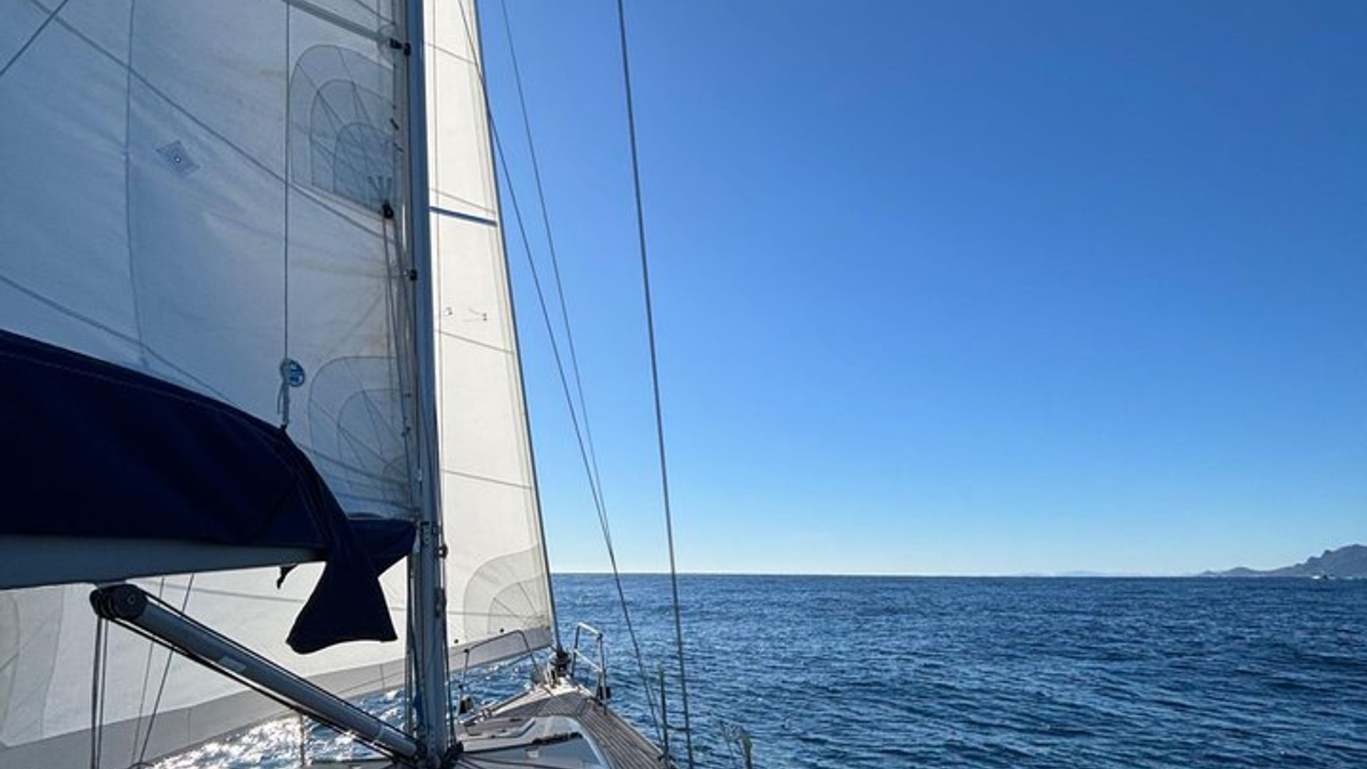 Excursion privée d'une demi-journée en apnée à la voile sur les îles Cannes Lerins