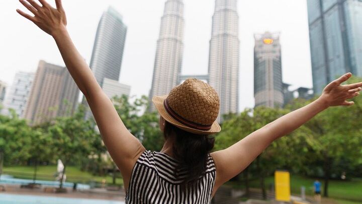 KL Tour with Petronas Twin Towers Observation Deck & Batu Cave