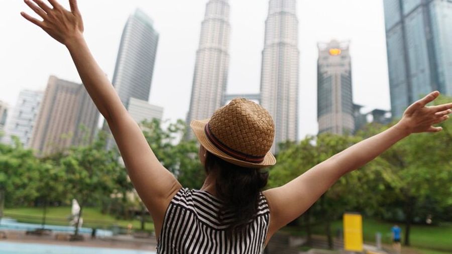 KL Tour with Petronas Twin Towers Observation Deck & Batu Cave
