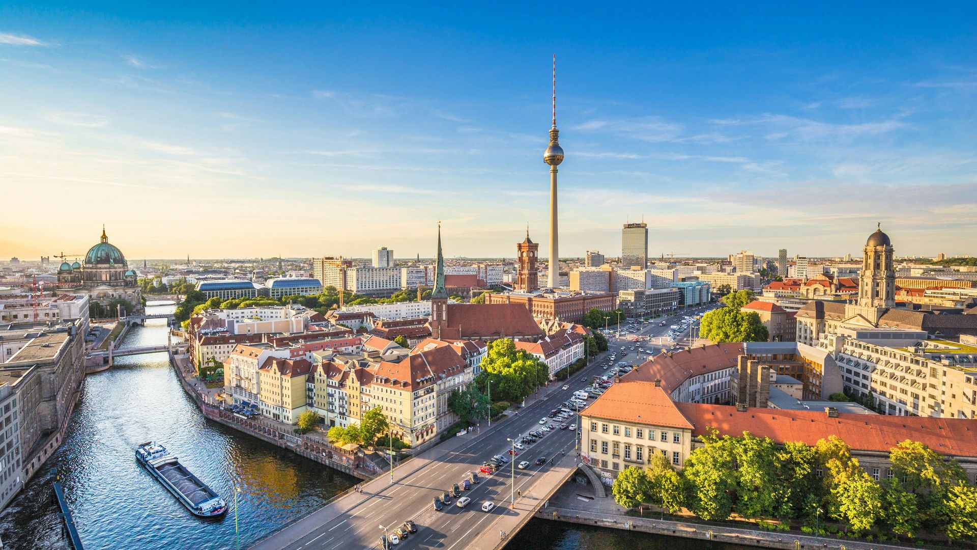 Berlin comedy bus tour