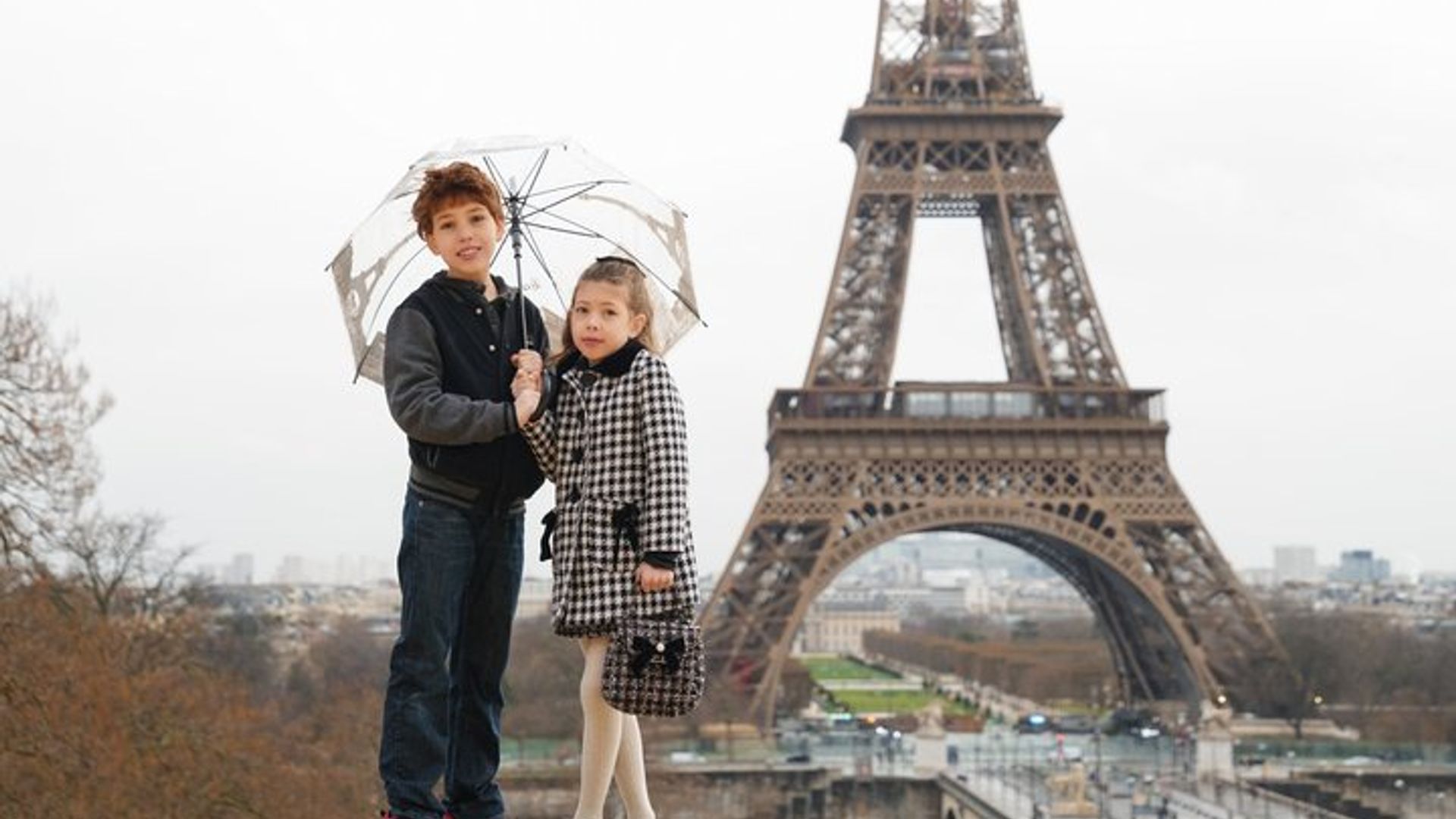 Photo Session in Paris - Photographer at the Eiffel Tower