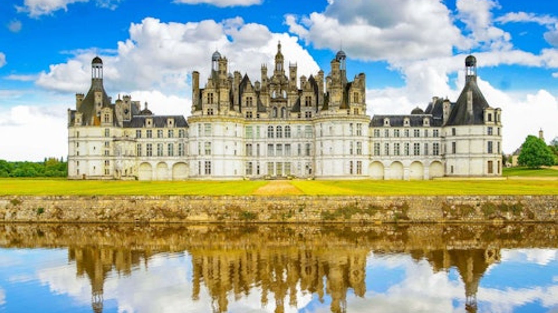 Loire Valley: Castles Audio Guide App by TouringBee