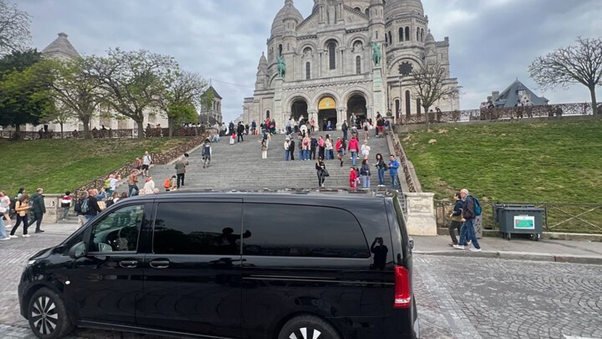 Paris Private Transfer to CDG or Orly with Luxury Upgrade