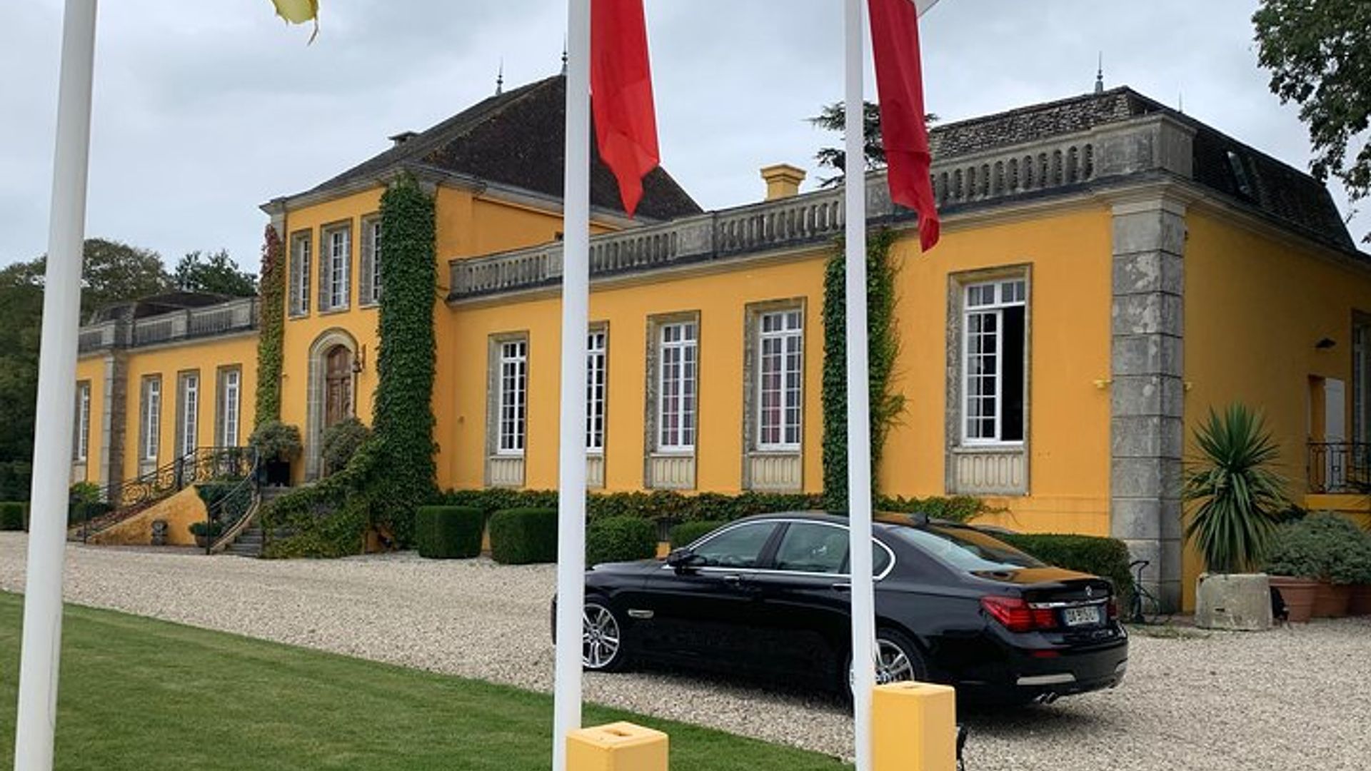 Private tour and visits on the Medoc Castle Route (Luxury Minivan)