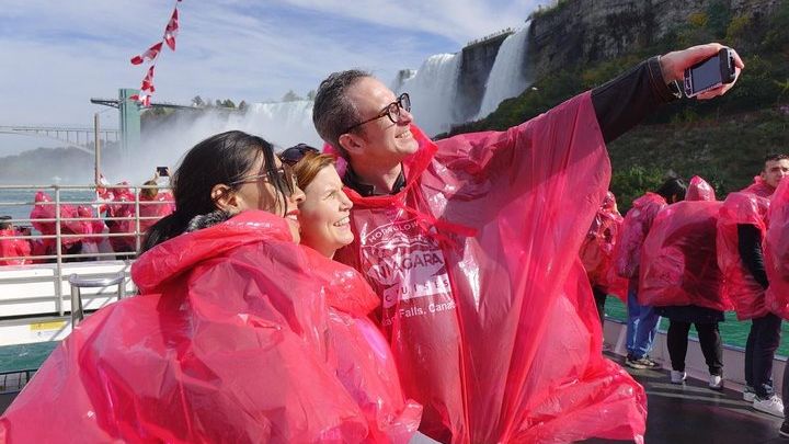 Toronto Day Tour to Niagara Falls With Hornblower Cruise