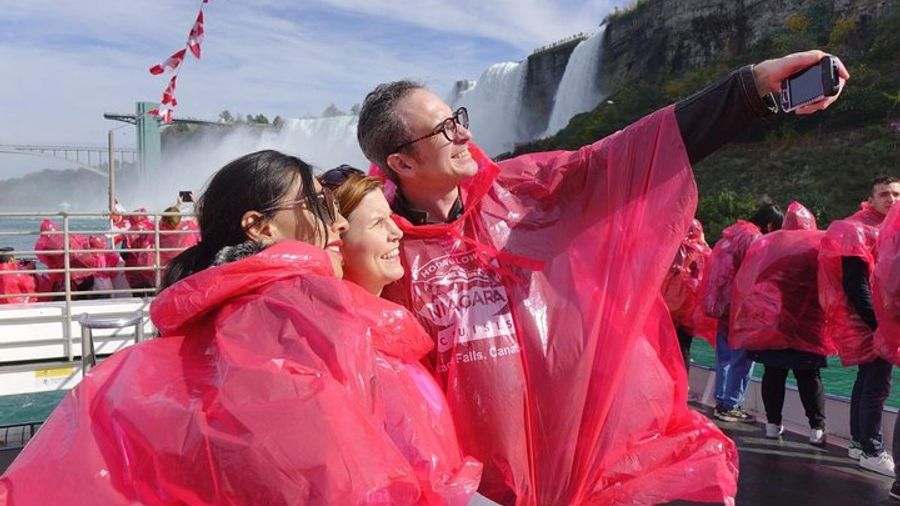 Toronto Day Tour to Niagara Falls With Hornblower Cruise