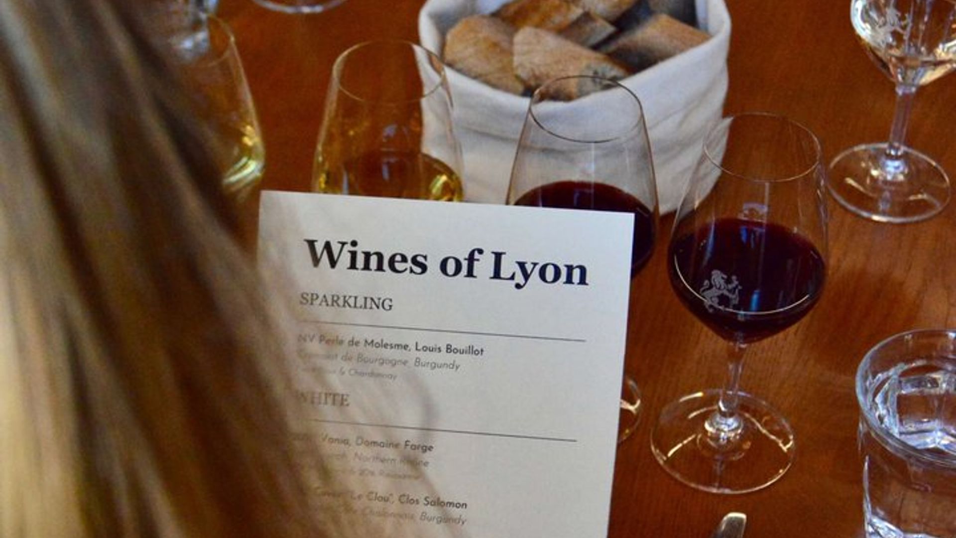 Cata de vinos Lyon : Grupos pequeños con un sumiller profesional
