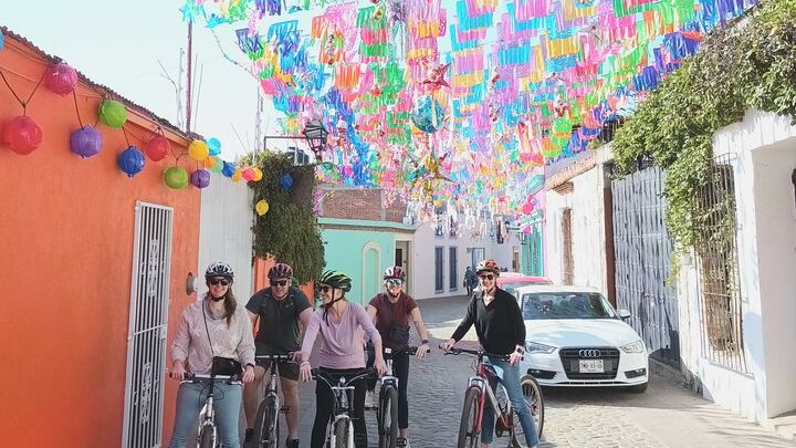 Bicycle Tour through Oaxaca learning about its Urban Art and History