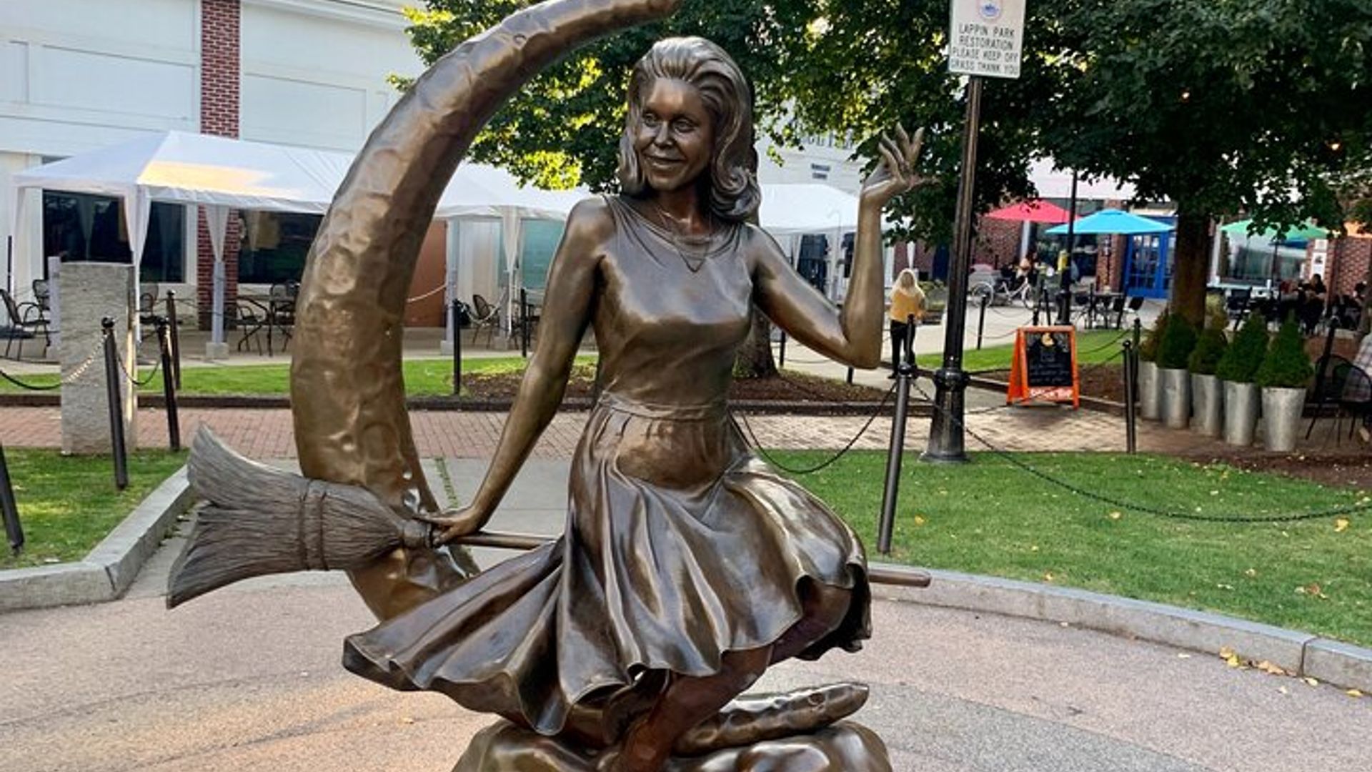 Visite à pied autoguidée des fantômes de Salem sur smartphone