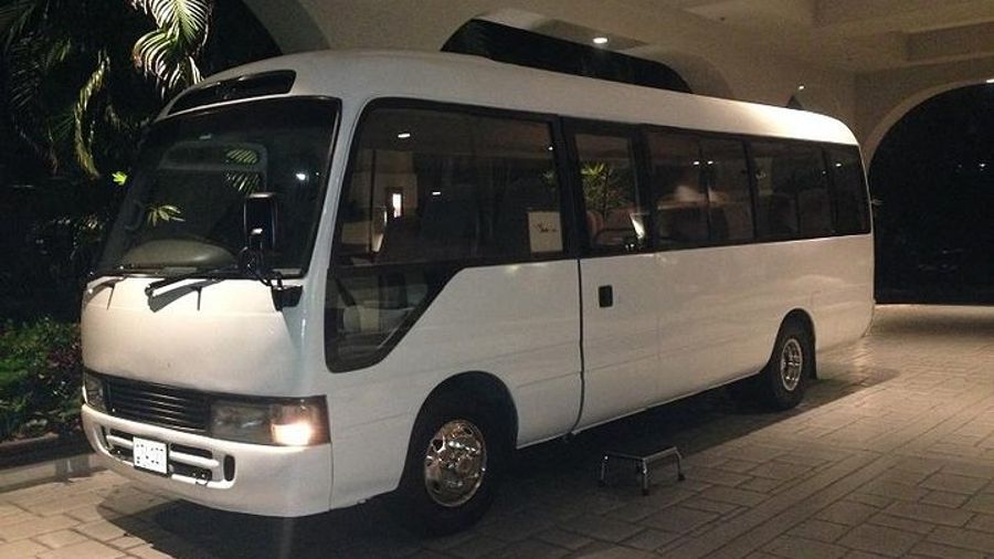 Grand Cayman Small-Group Airport Transfer Service