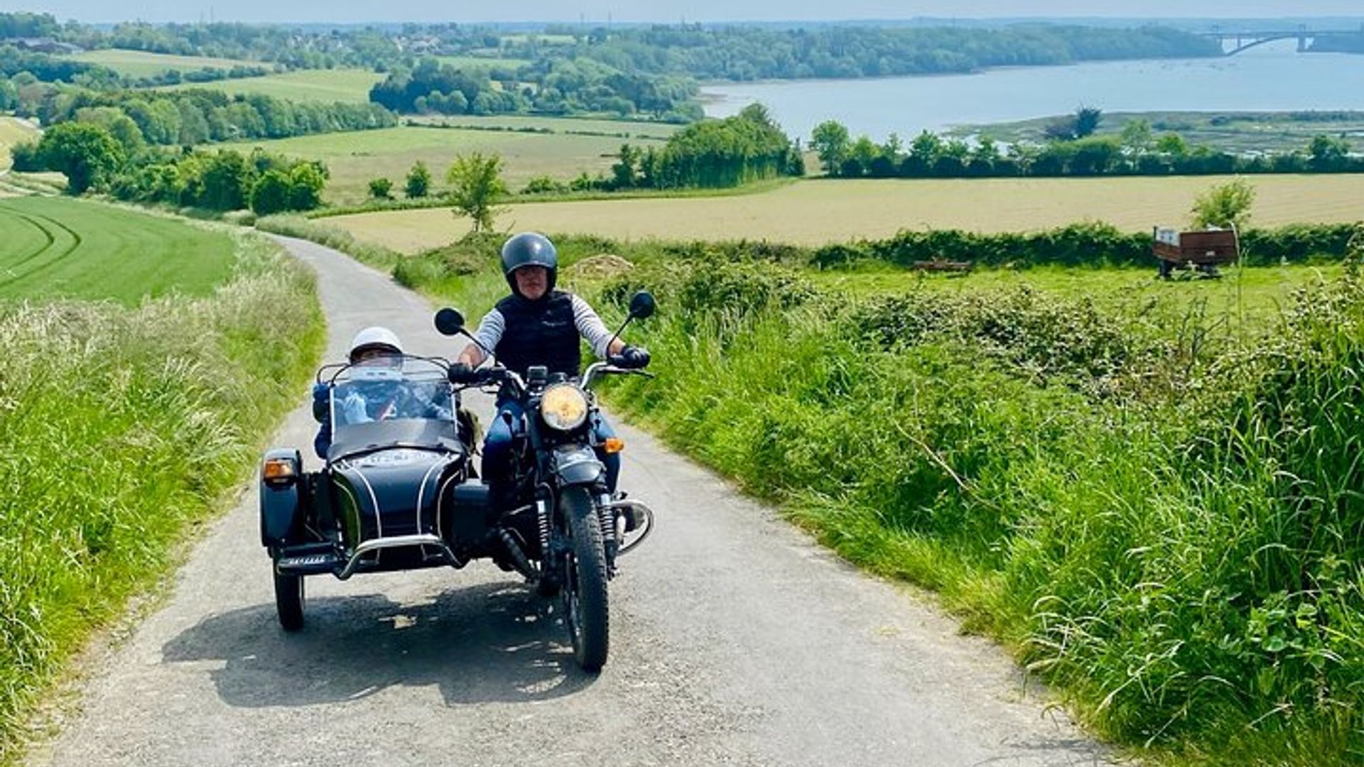 Excursión privada de medio día en sidecar de Saint Malo al mercado de Cancale