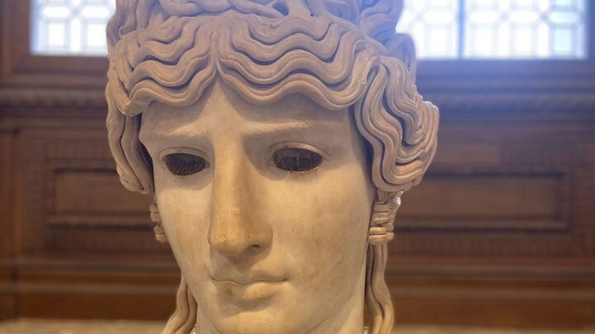 Paris: Louvre Private Tour with Ticket