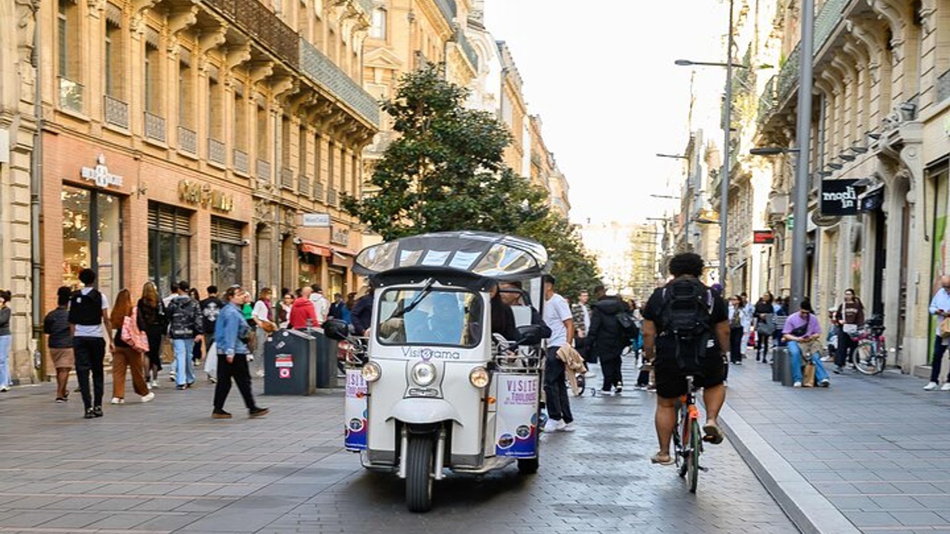 Toulouse Tour in Electric Tuk Tuk