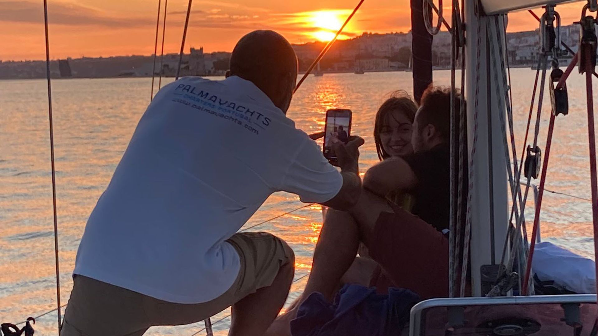 Lisbon Romantic Private 2h Sunset Cruise with sparkling wine