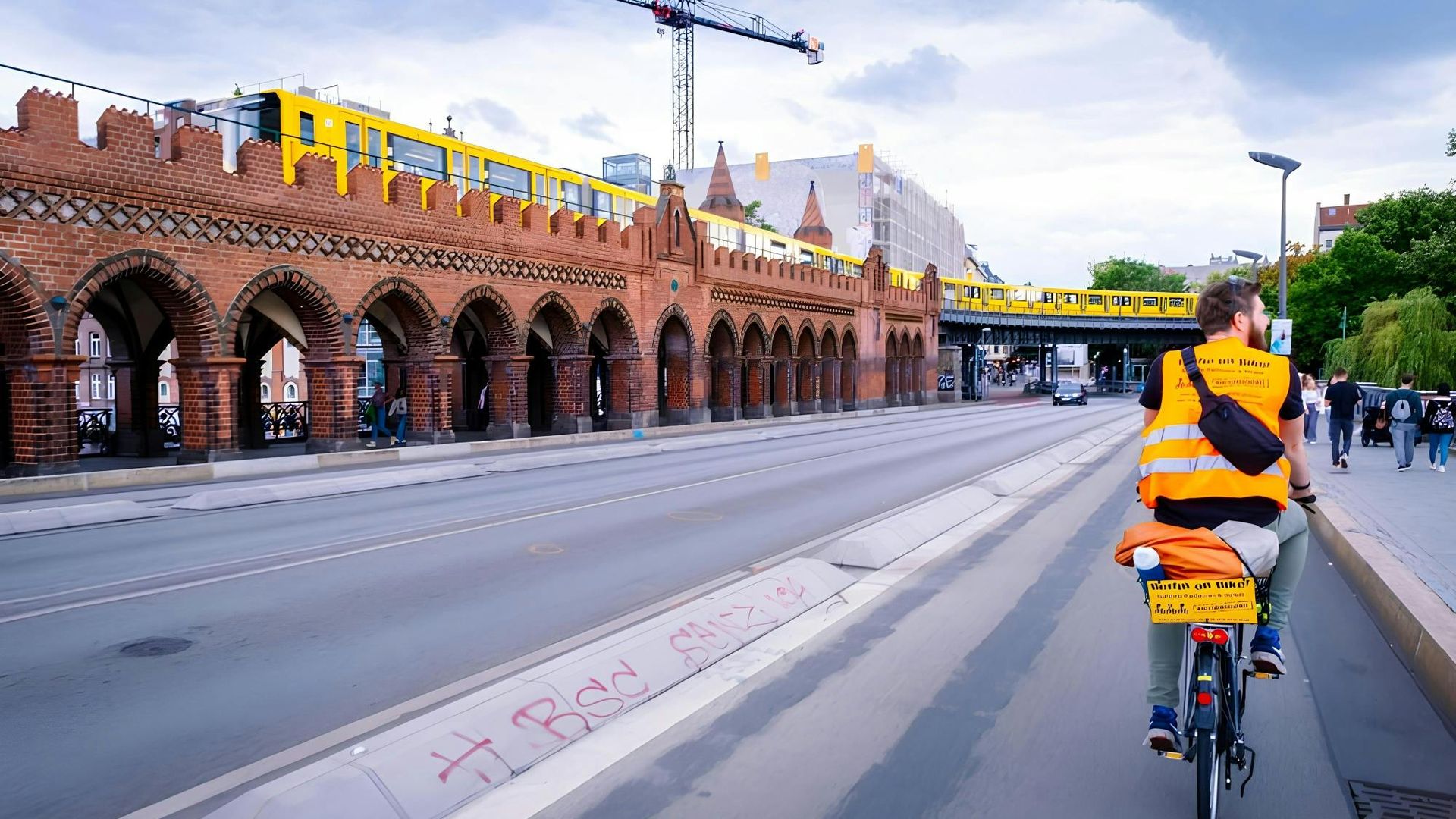 Alternative Berlin Bike Tour in English