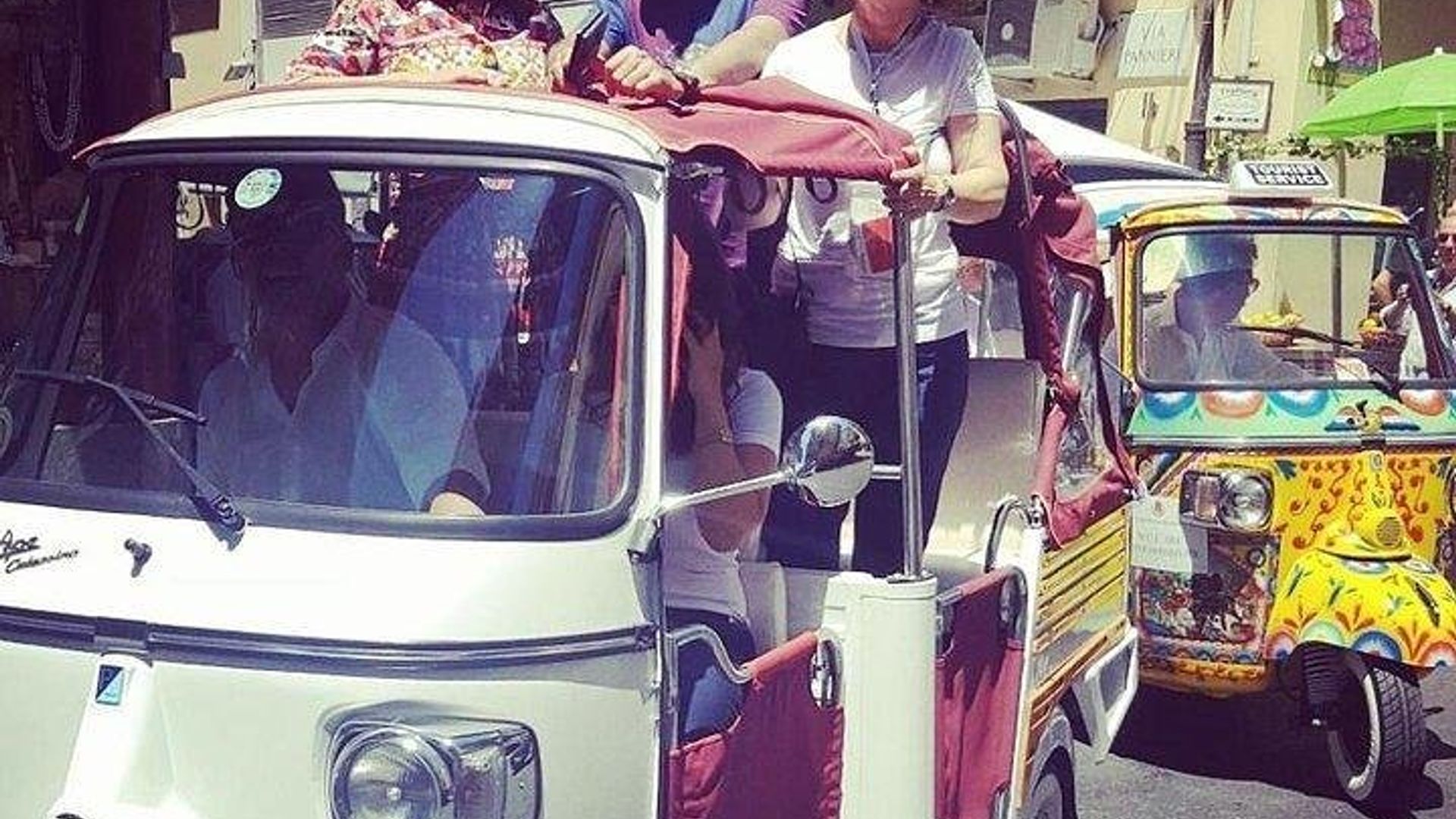 Tuk-Tuk-Fahrt, Affenauto