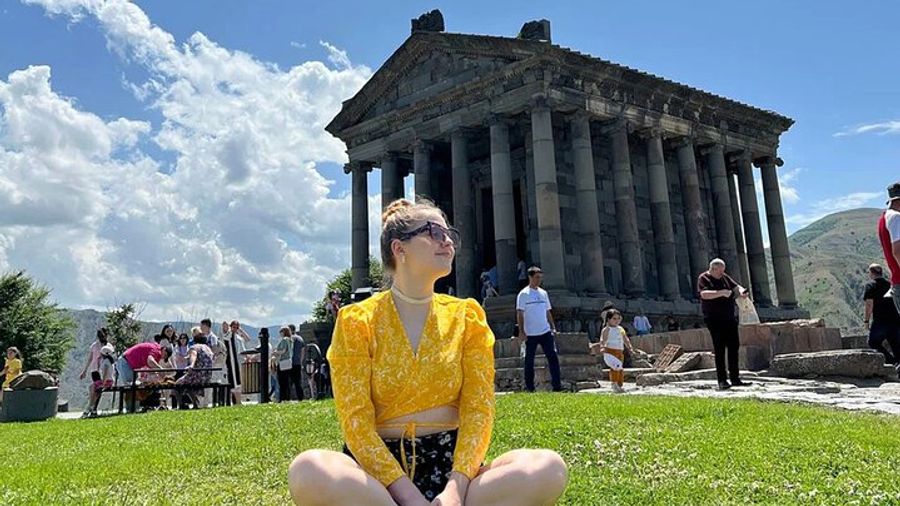 Yerevan: Monasteries, Garni Temple, Lavash Baking Tour