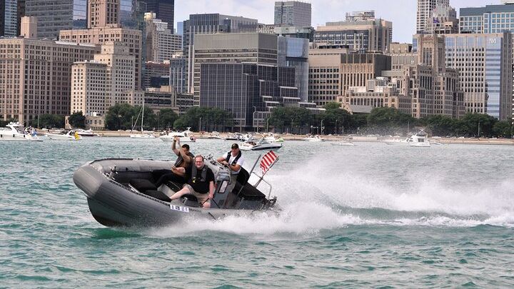 Small-Group Sightseeing Boat Tour in Chicago
