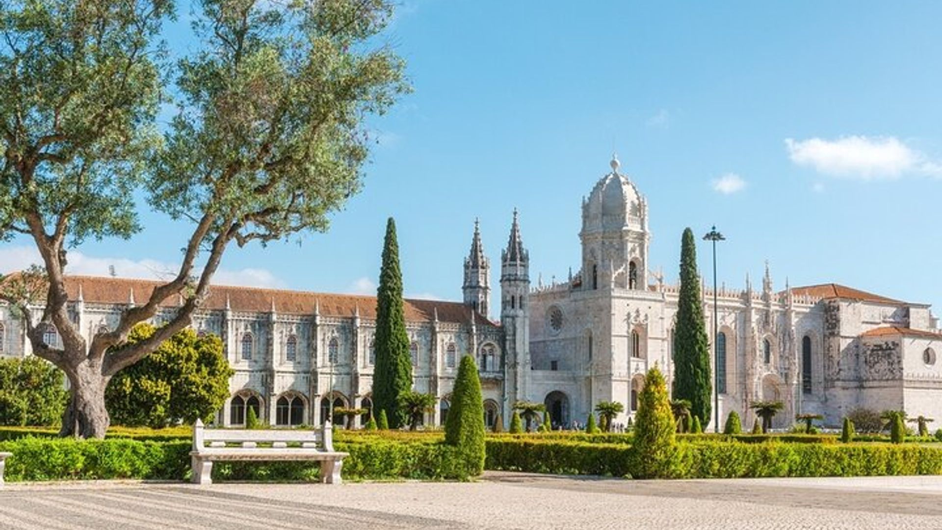 Lisbon Airport Private Transfer to/from Portugal Top Destinations