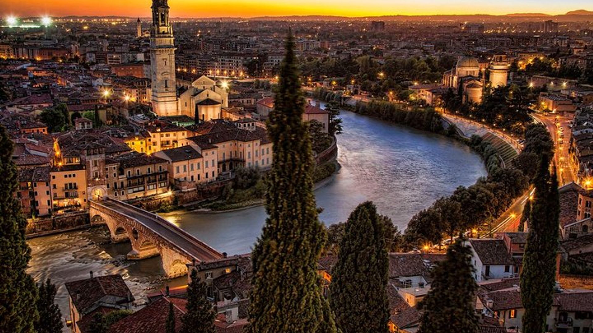 Verona Roman Theater and Arena With Juliet’s House City Tour