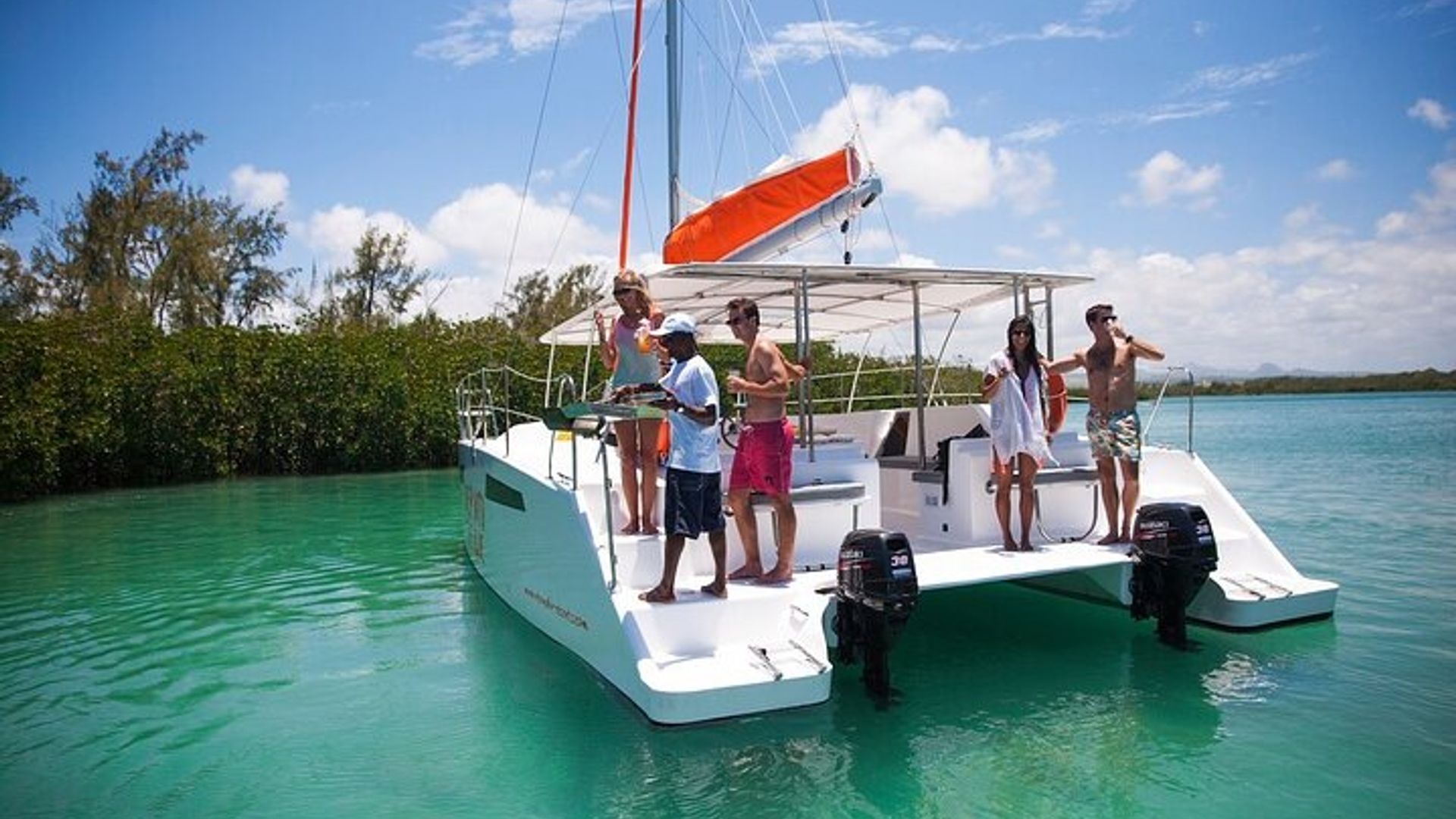 All-inclusive-KATAMARAN mit Grill: Ile aux cerf und GRSE-Wasserfall