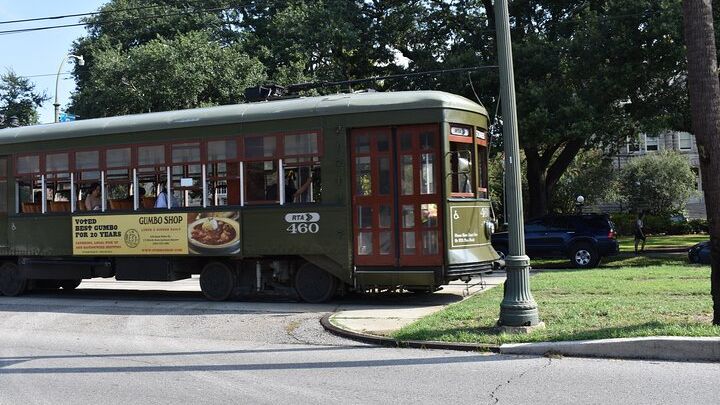 New Orleans Small-Group Garden District Walking Tour
