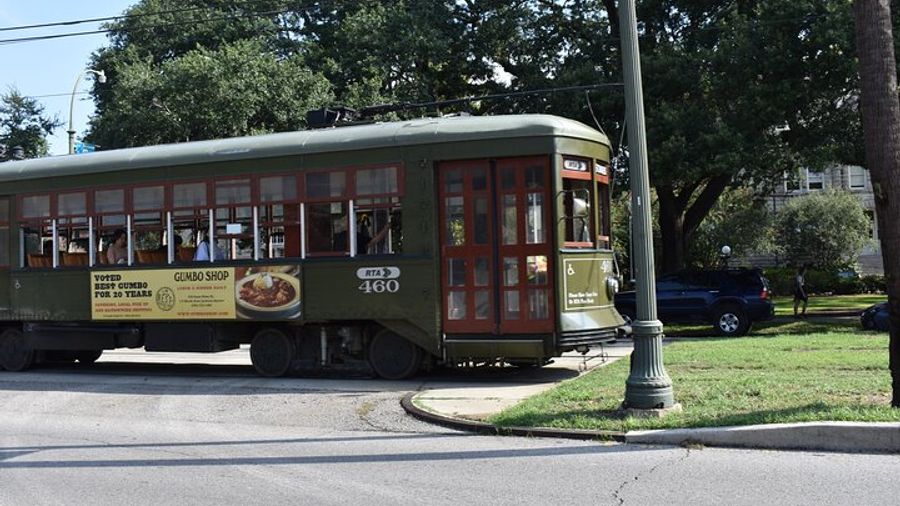 New Orleans Small-Group Garden District Walking Tour
