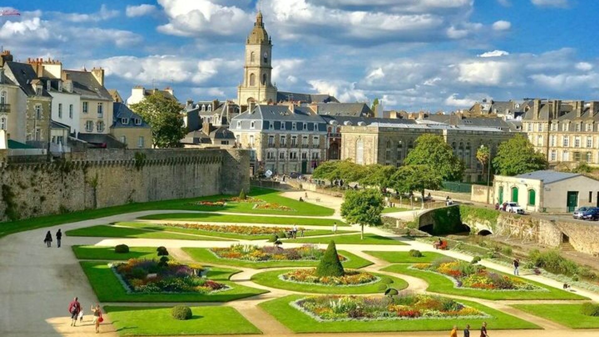 Hello Vannes: Private 2-Hour Intro City Walk with Local Guide