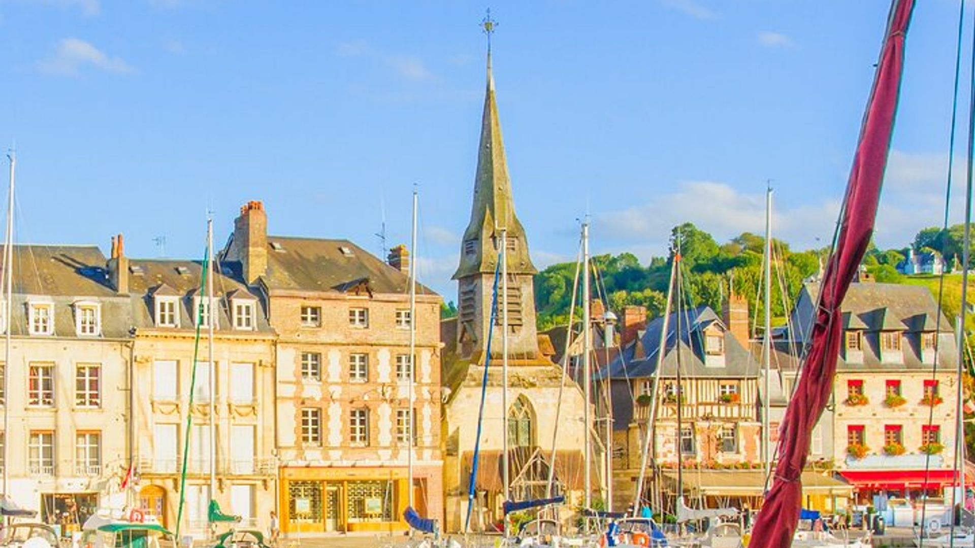 Honfleur: visita a pie audioguiada de 1 hora con 20 comentarios de audio
