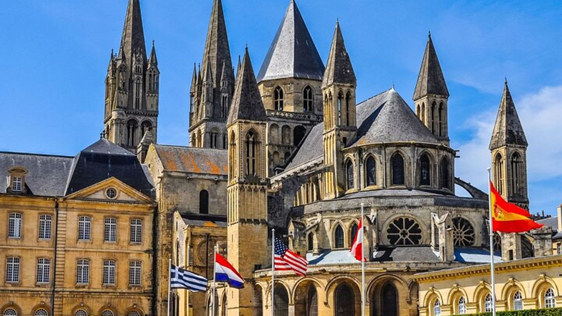 Caen Private Walking Tour with a Local